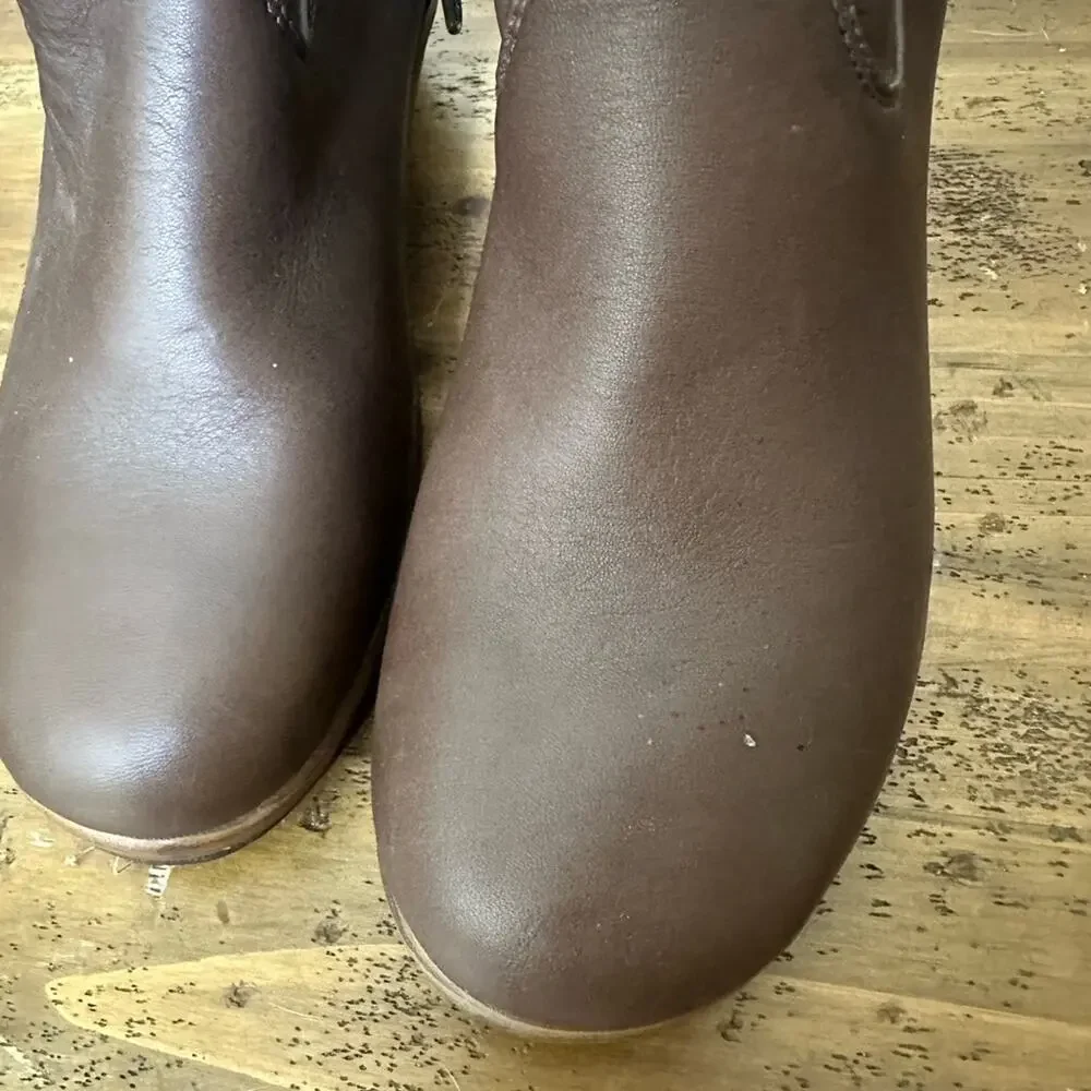 CROCS A-Leigh Leather Bootie Espresso/Walnut boots,size 6.5